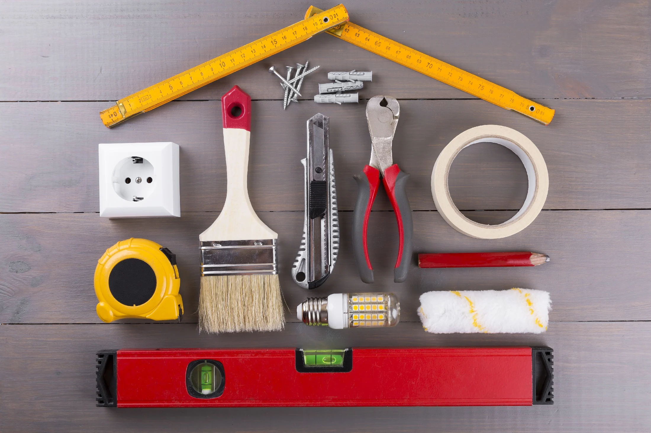 Perceuses, tondeuses, scies : Équipez-vous à prix cassés chez OutilsdeStockage !